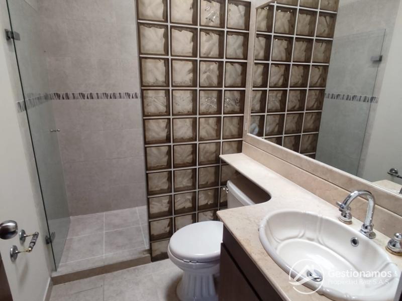 BAÑO ALCOBA PRINCIPAL 4.jpg